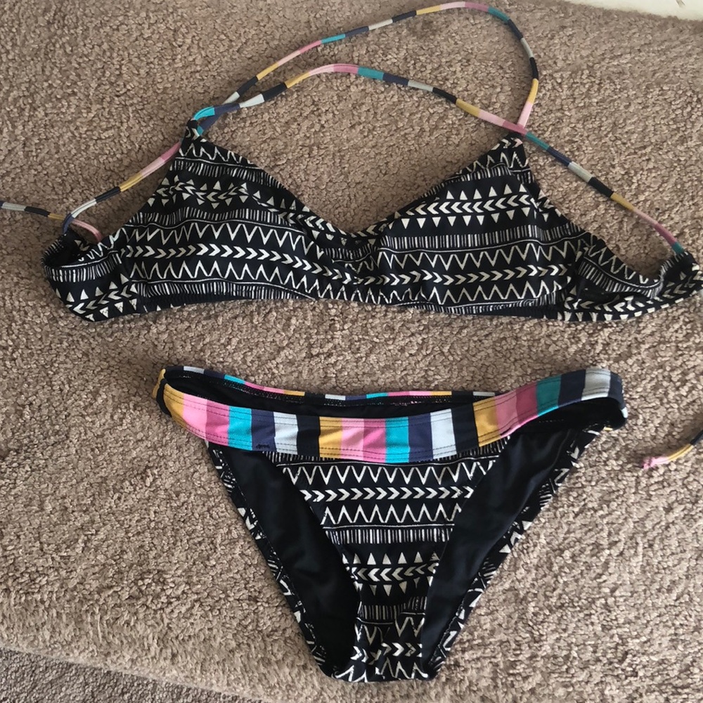 Volcom bikini top SMALL bottom XS
